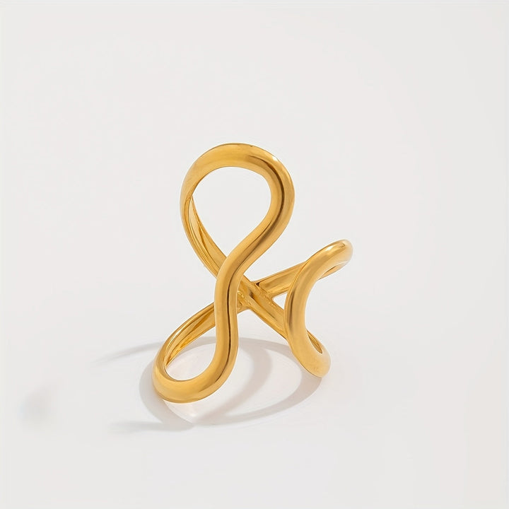 Elegant ring med asymmetrisk bølge