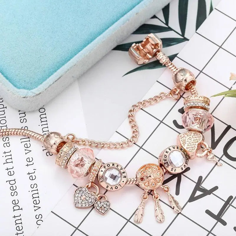 Rosa drømmefanger-armbånd med sølvcharms