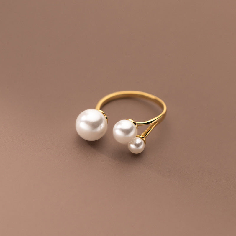 Elegant ring med perletrio