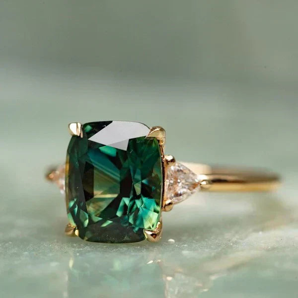 Gullring med vintage-inspirert stein