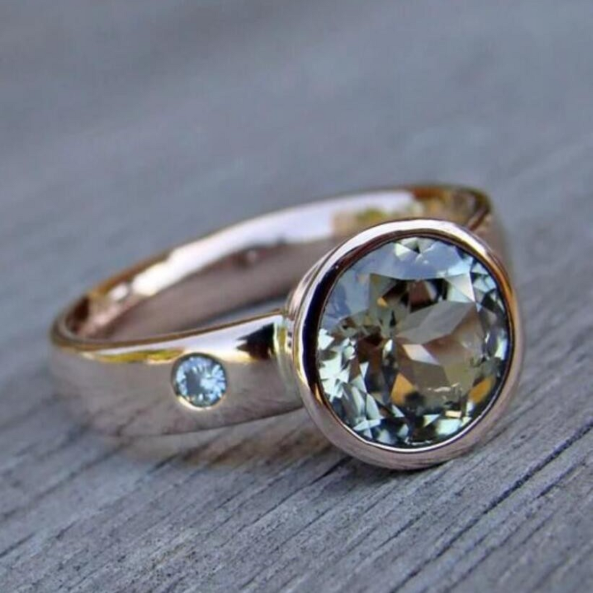 Vintage smidd ring med fin zirkonia