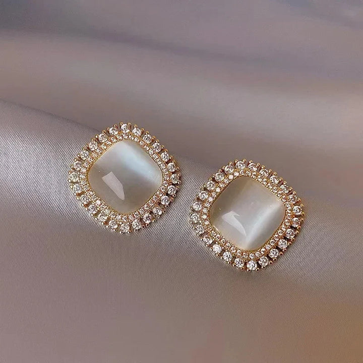 Elegante firkantede øredobber med opal og kubisk zirkonia