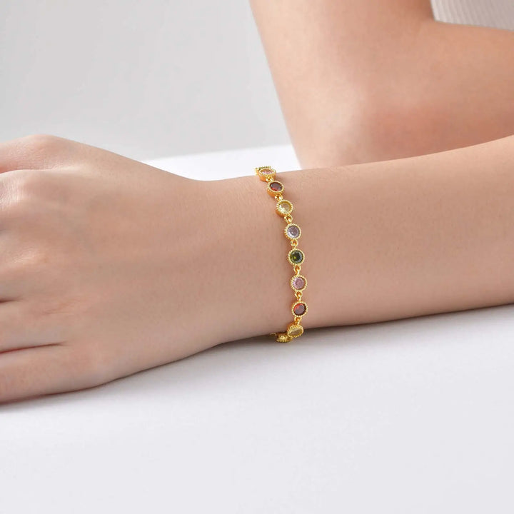 Skinnende regnbue-charm-armbånd