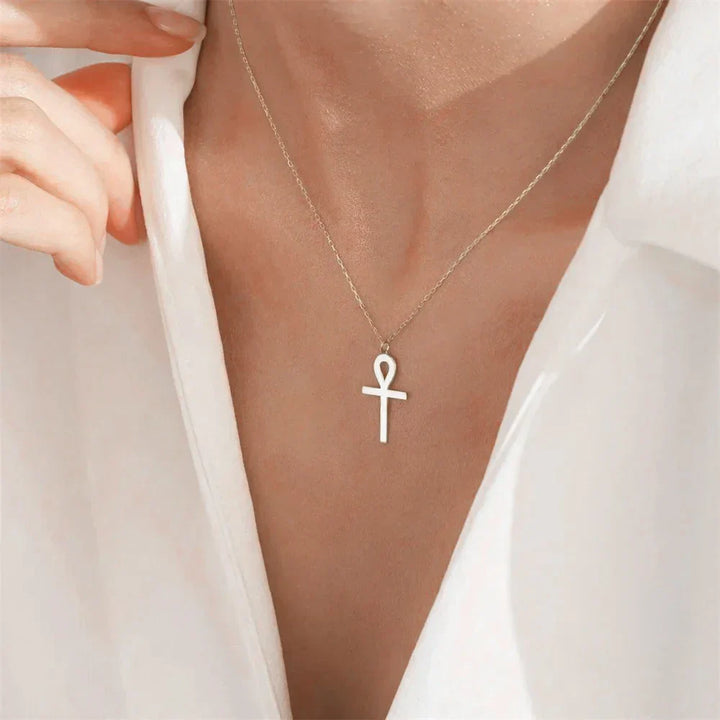 Halskjede med gyllent ankh-vedheng