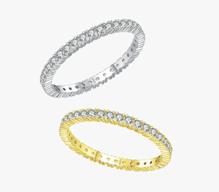 Minimalistisk skinnende eternity-ring