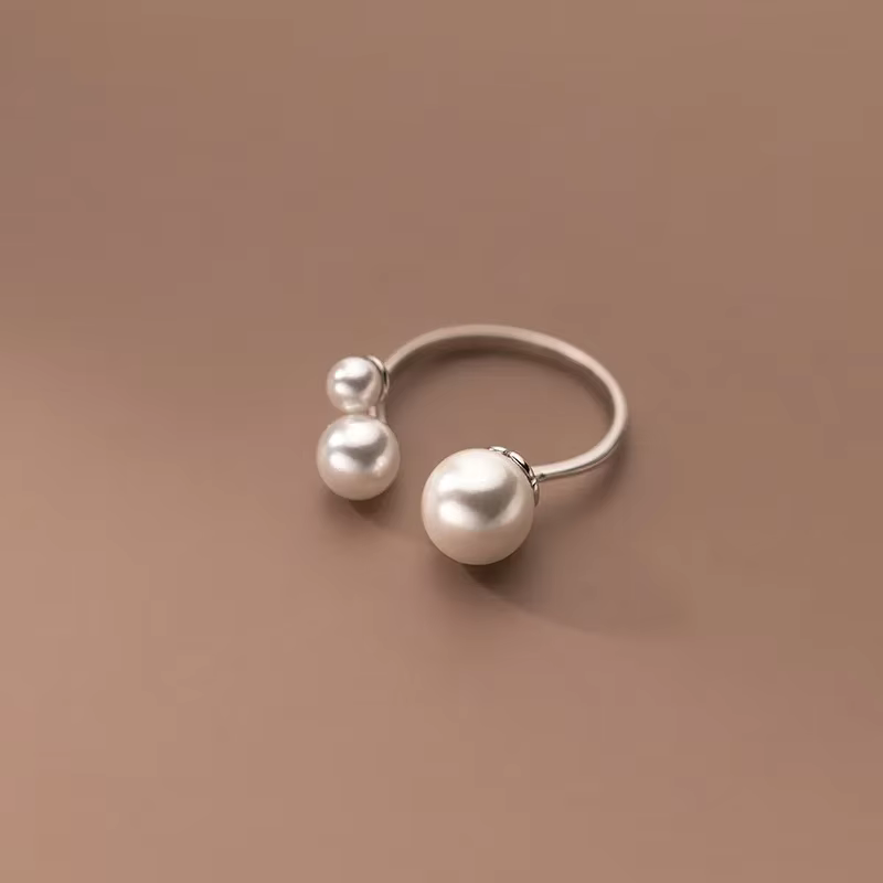 Elegant ring med perletrio