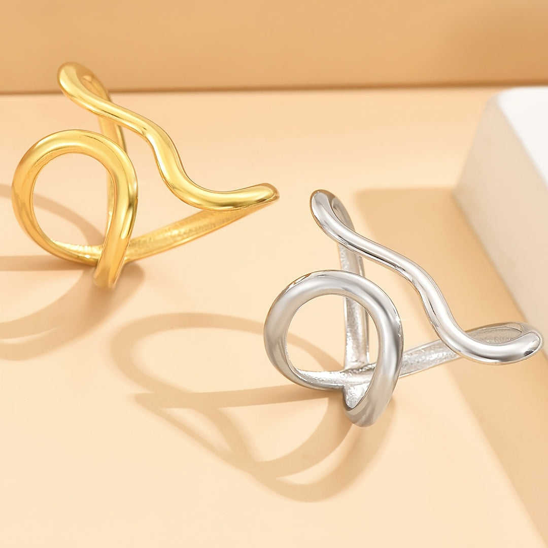 Elegant ring med asymmetrisk bølge