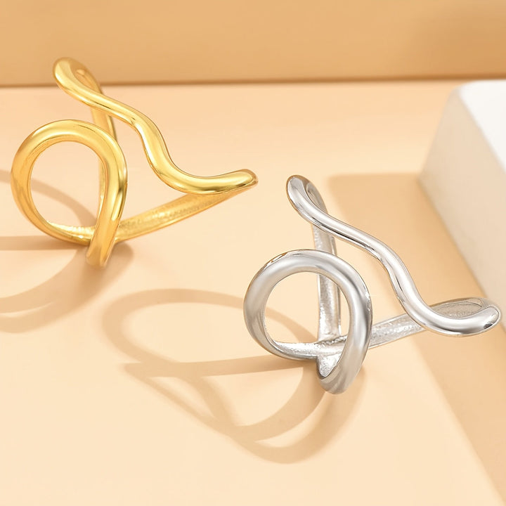 Elegant ring med asymmetrisk bølge