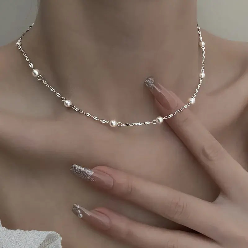 Elegant halskjede med skinnende perler
