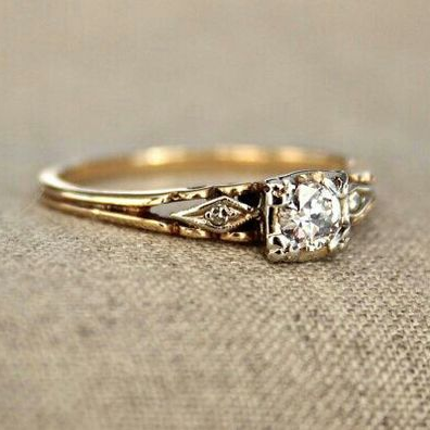 Fin vintage gullring med zirkonia
